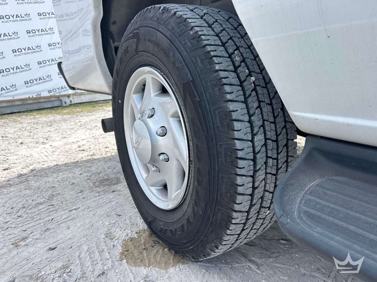 2012-ford-e350-image-29