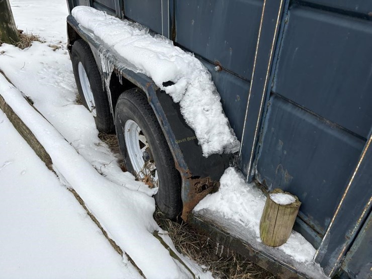 corn-pro-livestock-trailer---off-site-image-5