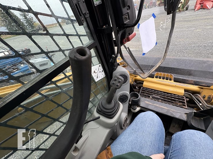 2013-caterpillar-262c2-image-23