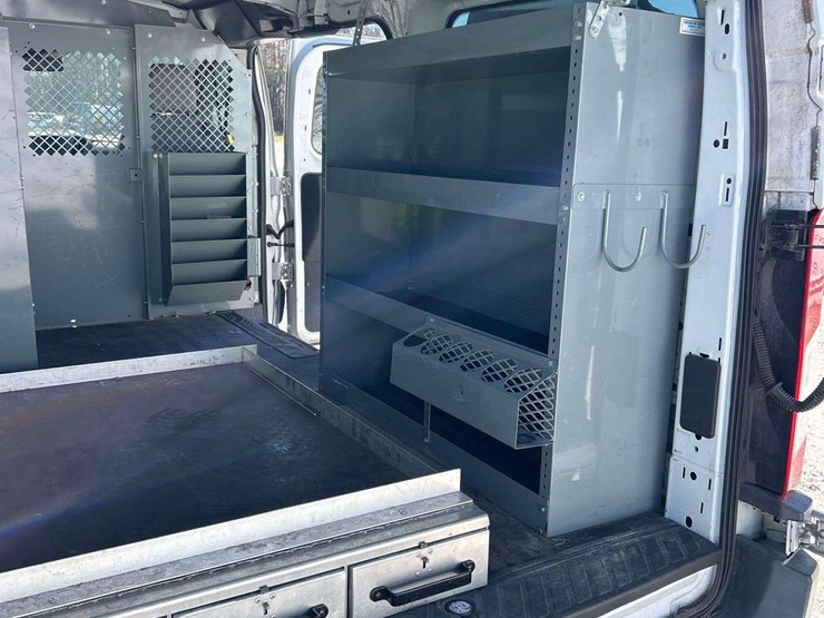 2015-ford-transit-image-30