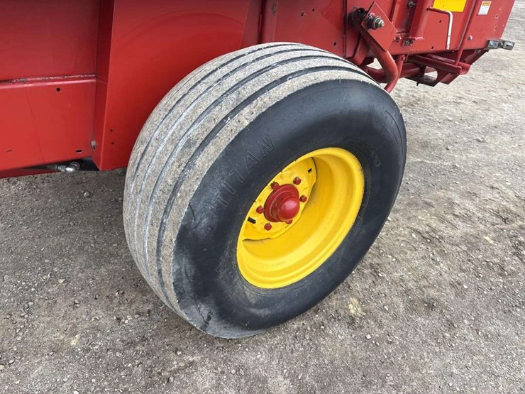 new-holland-575-image-7