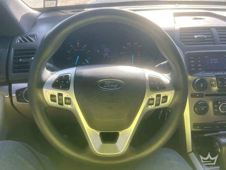 2015-ford-explorer-image-13