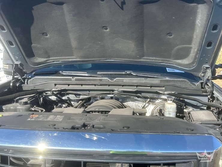 2015-gmc-1500-sierra-crew-cab-pickup-truck-image-8