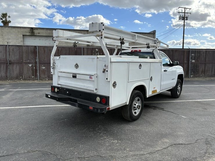 2016-chevrolet-2500-image-3