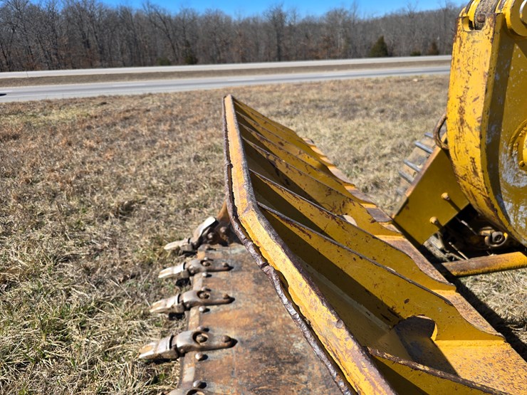 2015-caterpillar-953d-image-40