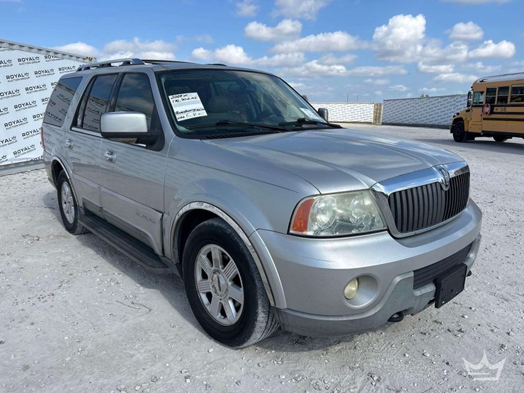 2004-lincoln-navigator-image-2