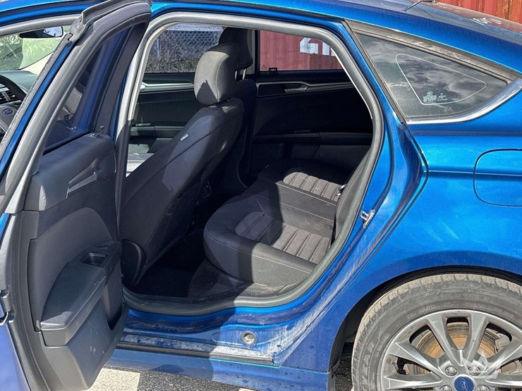 2017-ford-fusion-hybrid-sedan-image-17