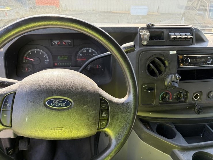 2013-ford-e350-image-13