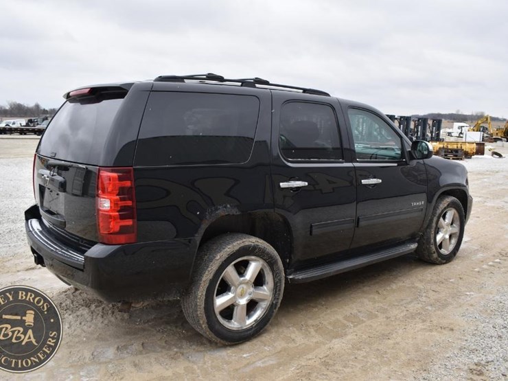 2013-chevrolet-tahoe-ls-image-9