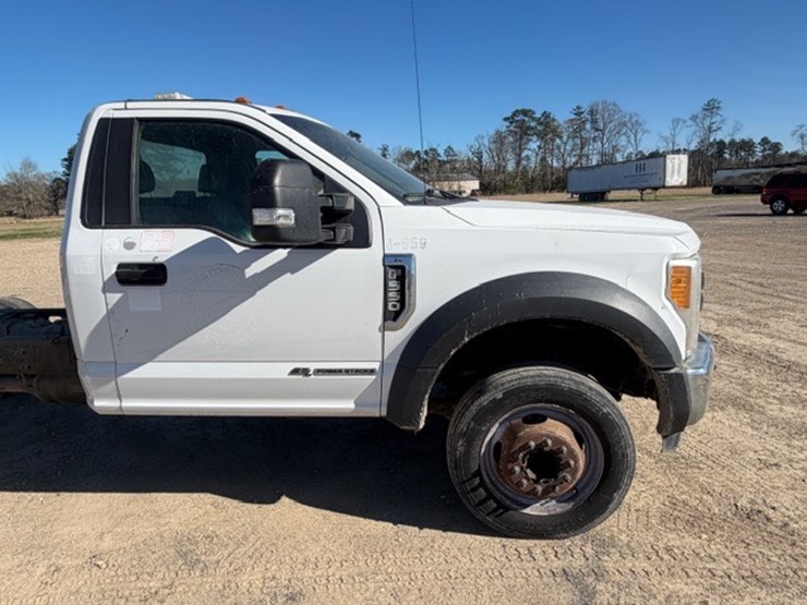 2018-ford-f550-image-23