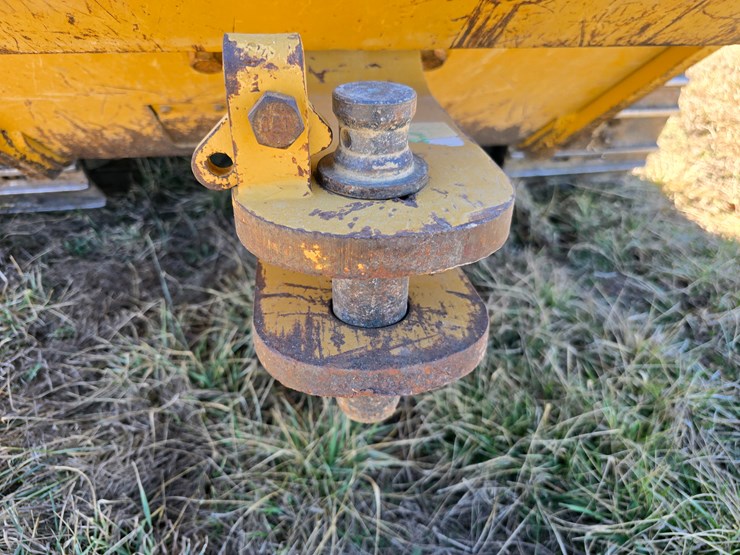 2015-caterpillar-953d-image-57