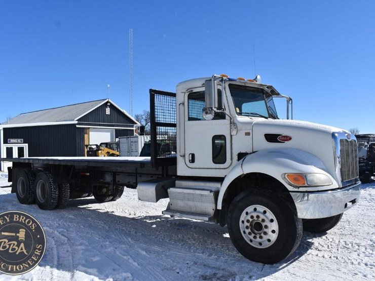 2012-peterbilt-348-image-8