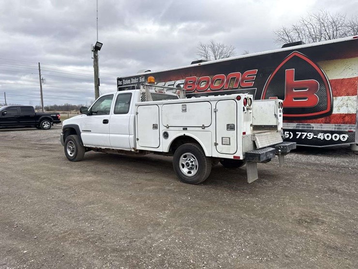 2005-gmc-sierra-2500-image-3