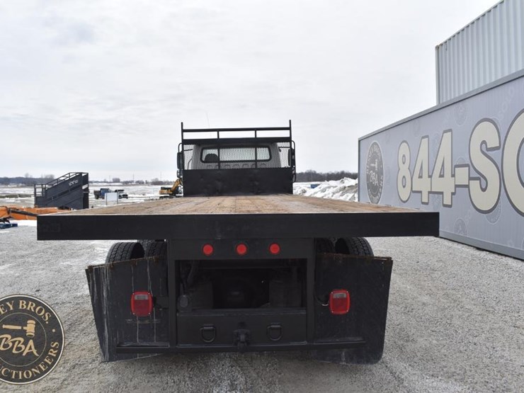 2015-freightliner-business-class-m2-106-image-5