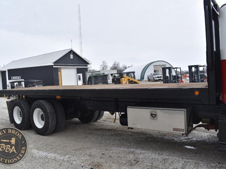 2015-freightliner-business-class-m2-106-image-7