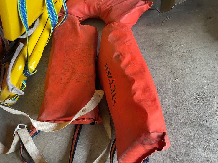 #7627-•-(5)-life-jackets-image-5