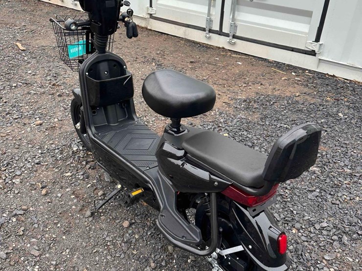 unused-battery-powered-moped-image-5