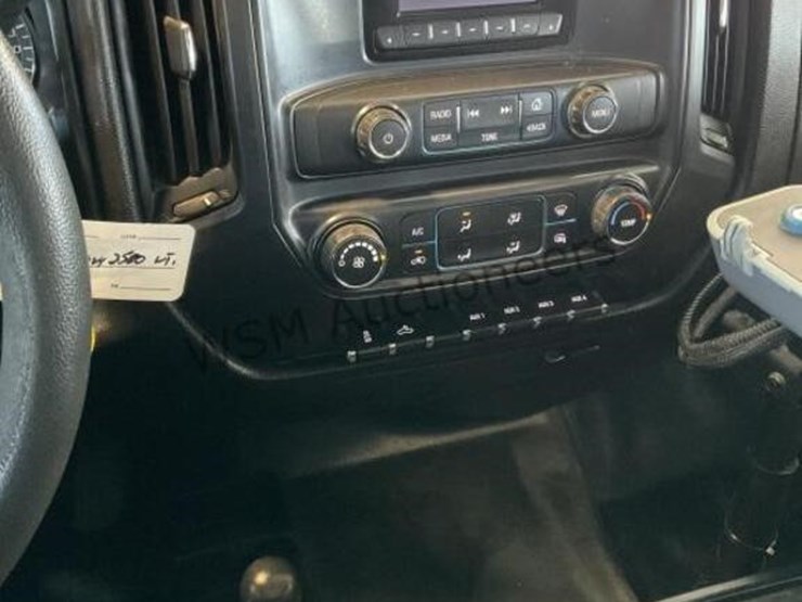 2015-chevrolet-silverado-2500hd-image-19