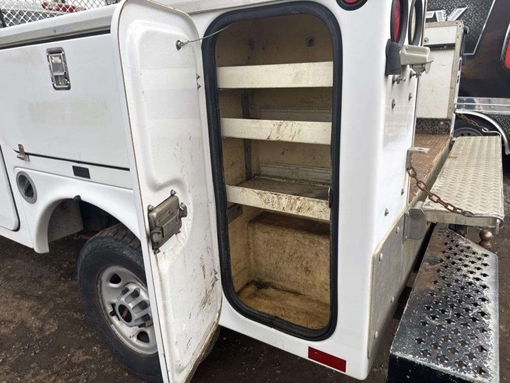 2003-gmc-k2500-image-16