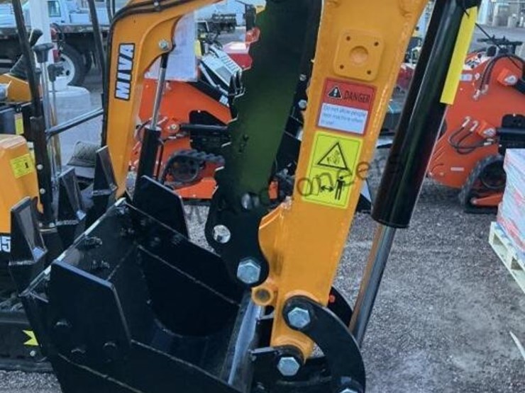 2025-miva-va15-mini-excavator-image-5