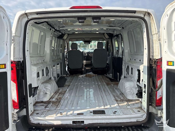 2017-ford-transit-image-14