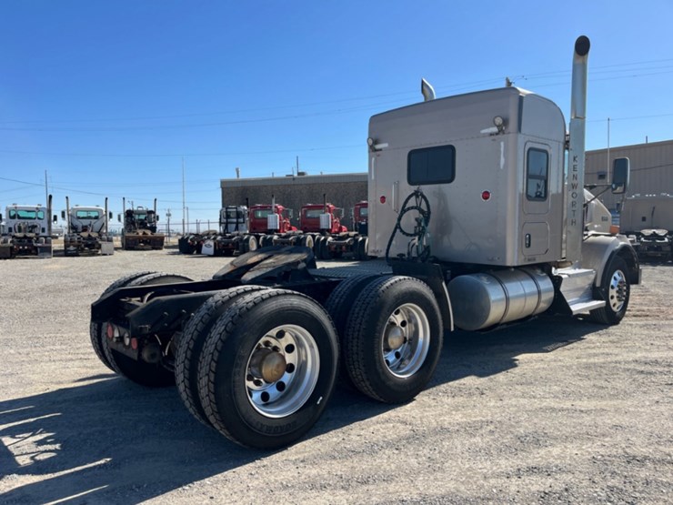 2013-kenworth-t800-image-5