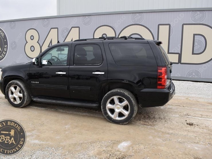 2013-chevrolet-tahoe-ls-image-4