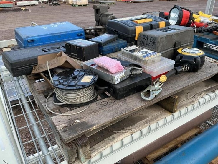 pallet-of-misc-image-4