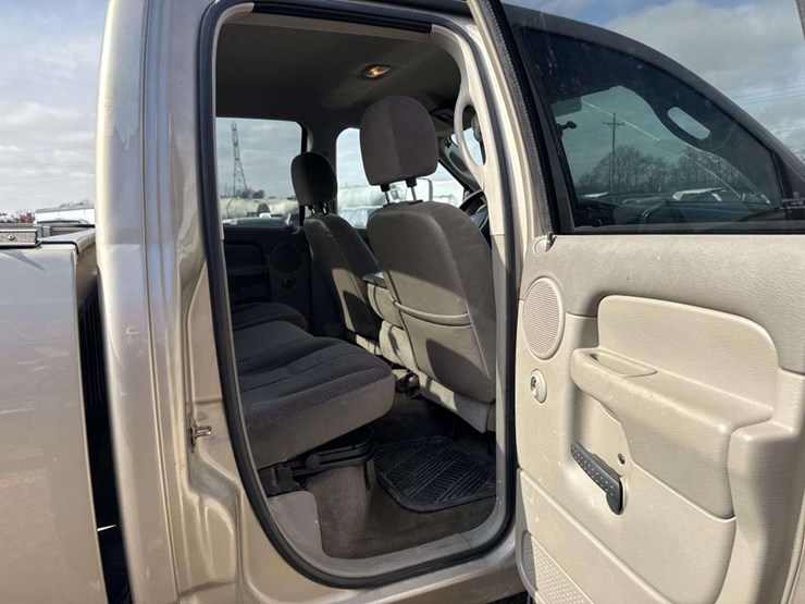 2005-dodge-ram-2500-image-15