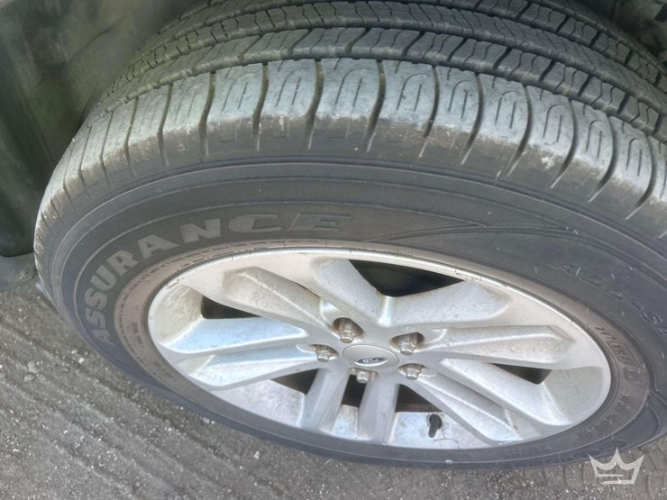 2015-ford-explorer-image-23