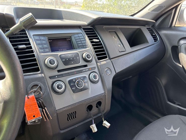 2015-ford-taurus-awd-sedan-image-12