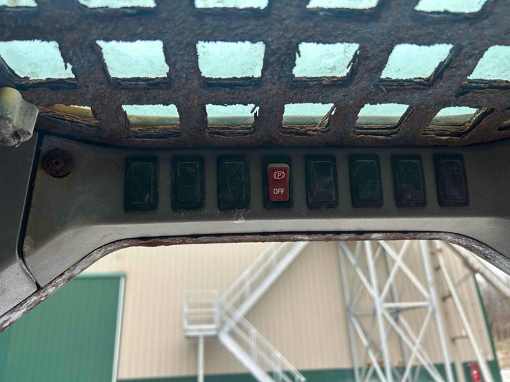 2007-bobcat-s300-image-28