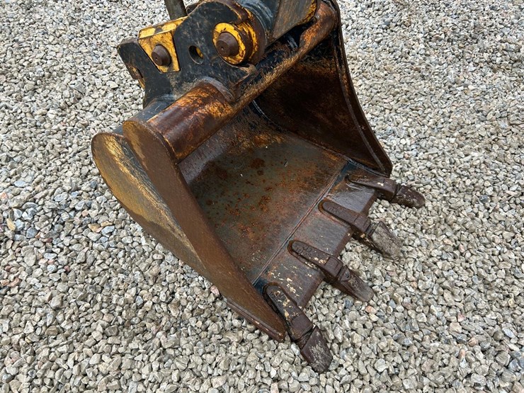 2022-deere-30g-image-10