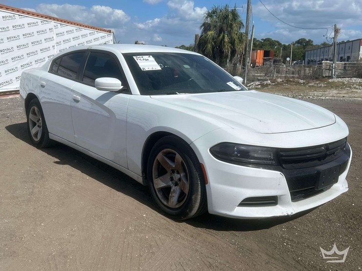 2017-dodge-charger-sedan-image-2