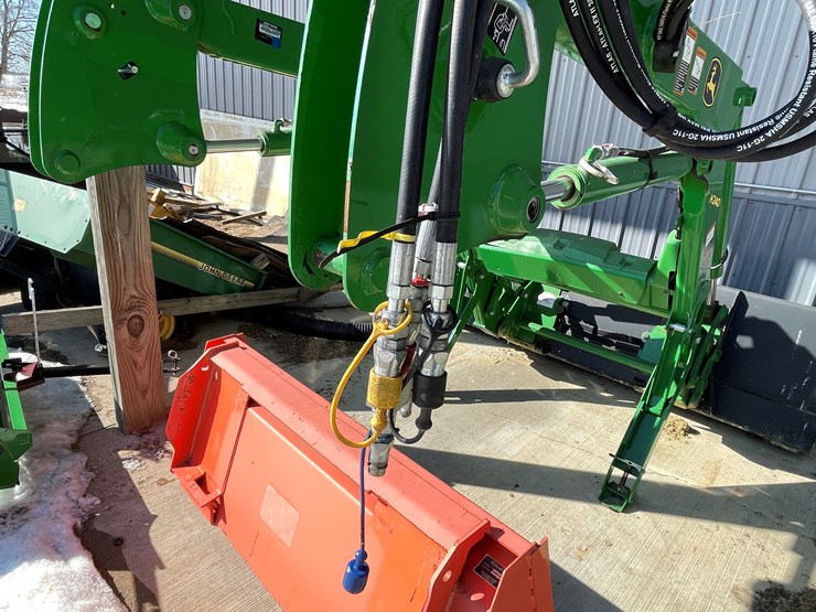 2015-john-deere-5075e-image-24