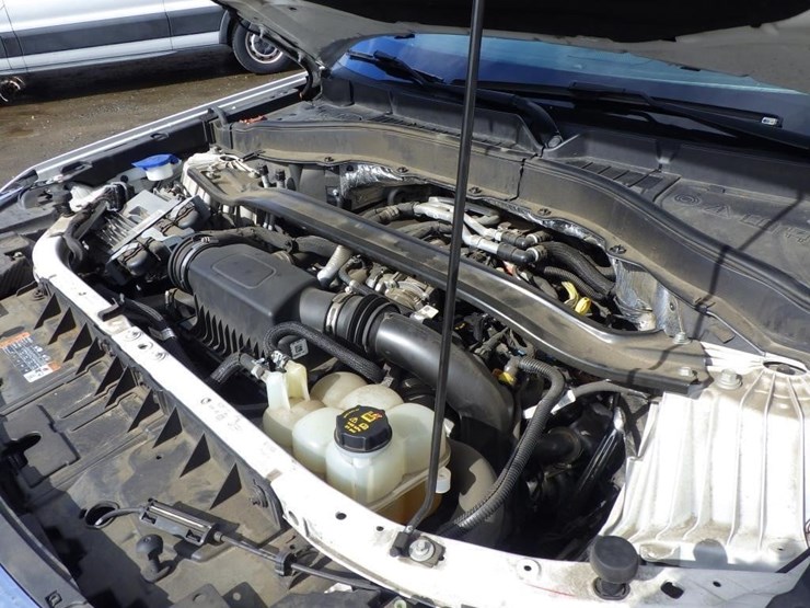 2020-ford-explorer-image-10