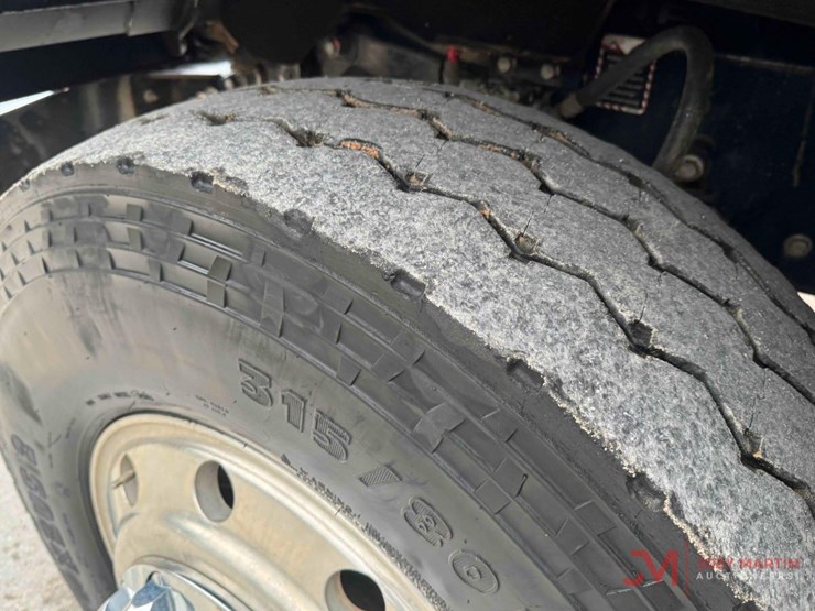 2014-mack-granite-gu713-image-15