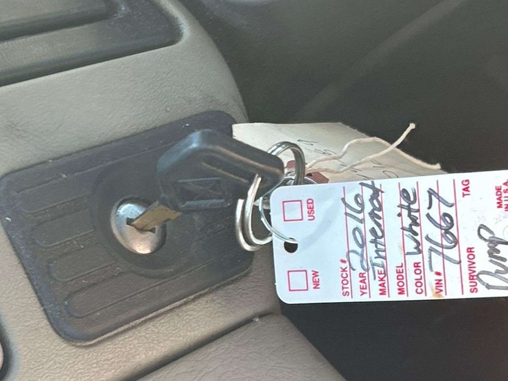 2016-international-durastar-4300-image-24