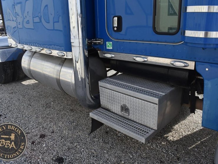 2007-peterbilt-379-image-24