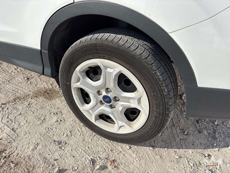 2017-ford-escape-image-30