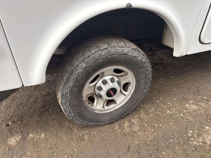 2003-gmc-k2500-image-10