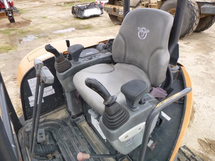 2017-case-cx33c-image-7