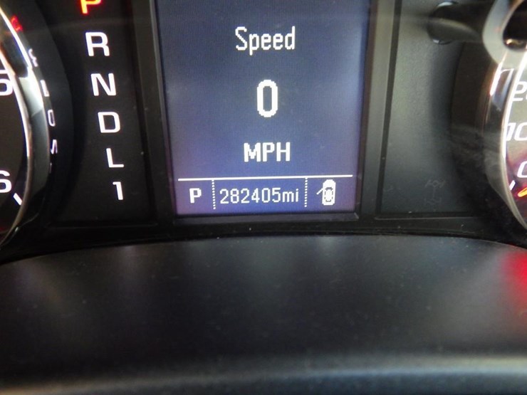 2018-chevrolet-2500hd-image-15