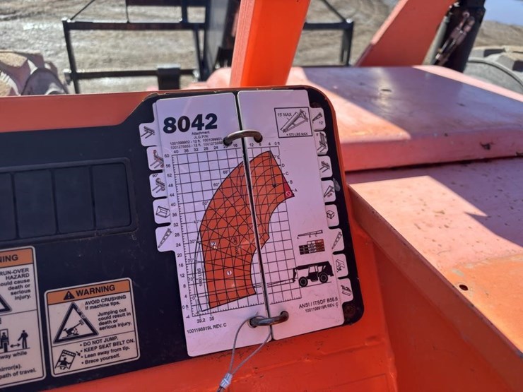 2017-jlg-8042-image-29