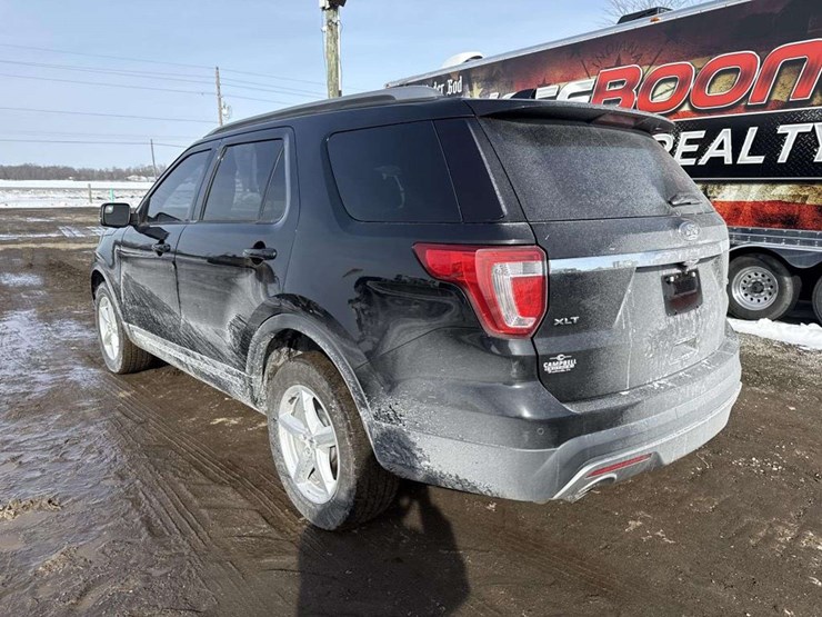 2016-ford-explorer-xlt-image-3