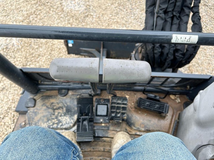 2022-deere-30g-image-23