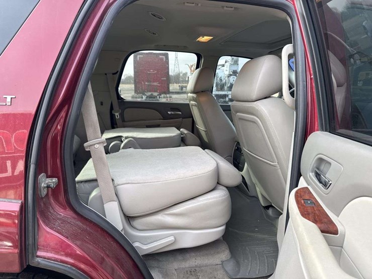 2010-chevrolet-tahoe-lt-image-17