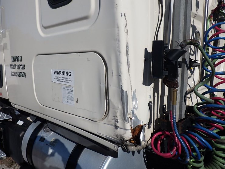 2020-freightliner-cascadia-125-image-16