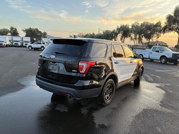 2016-ford-explorer-image-3