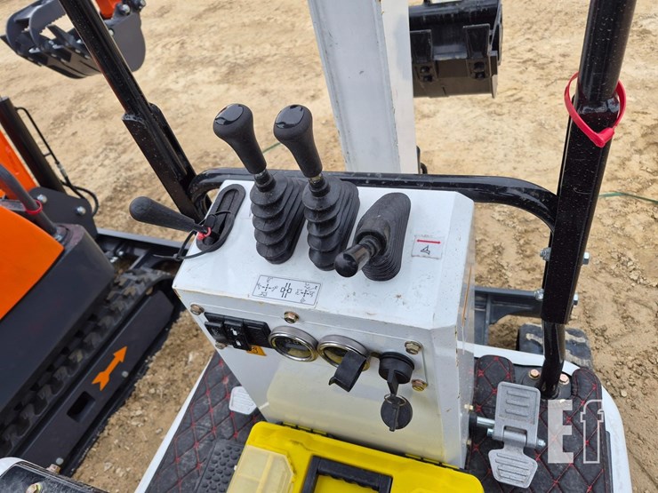 mini-excavator-9215-image-4